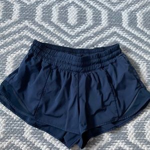 hotty hot lululemon shorts